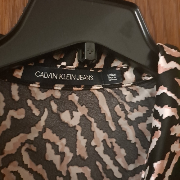 Calvin Klein crop top - Picture 2 of 2